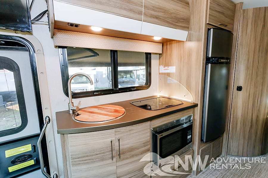 Photo 10 - 2018 Jayco Class C Motorhome rental photo 12