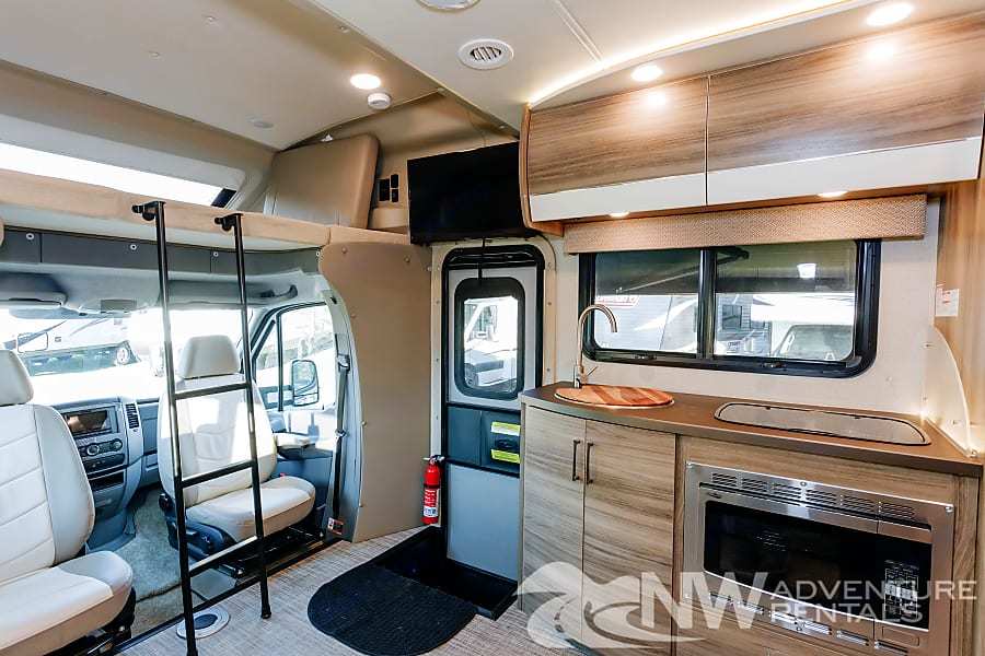 Photo 13 - 2018 Jayco Class C Motorhome rental photo 15