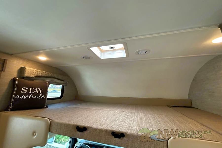 Photo 3 - 2022 Thor Motor Coach Class C Motorhome rental photo 5
