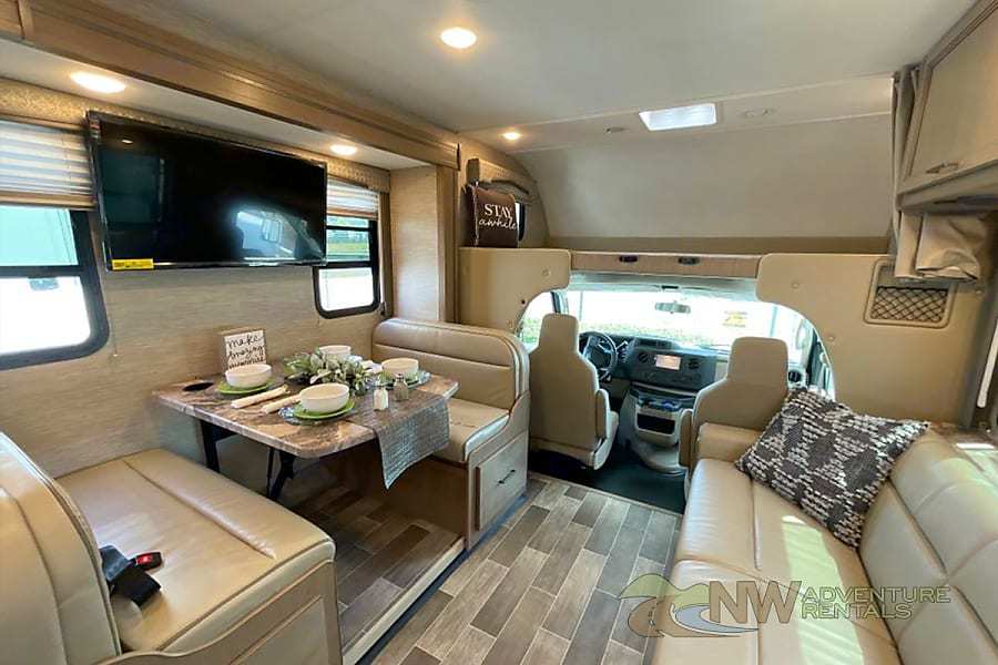 Photo 6 - 2022 Thor Motor Coach Class C Motorhome rental photo 8