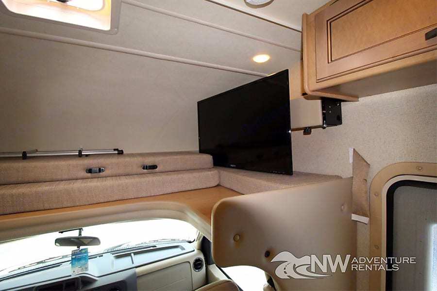 Photo 4 - 2020 Thor Class C Motorhome rental photo 6