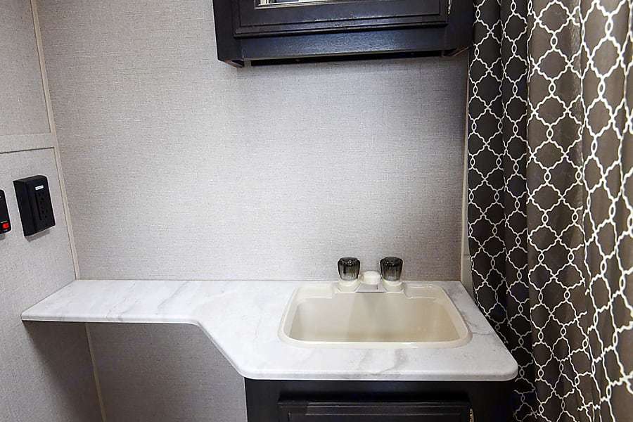 Photo 0 - 2019 Venture Rv Travel Trailer rental photo 6