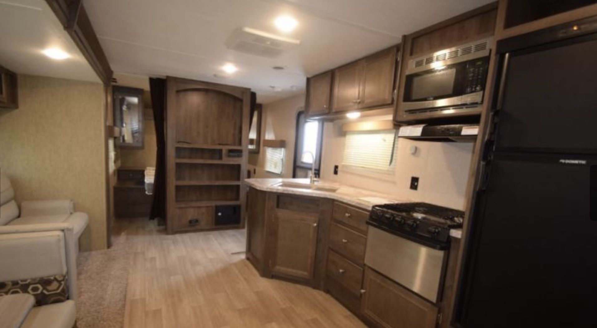 Photo 10 - 2018 Dutchman Travel Trailer rental photo 12