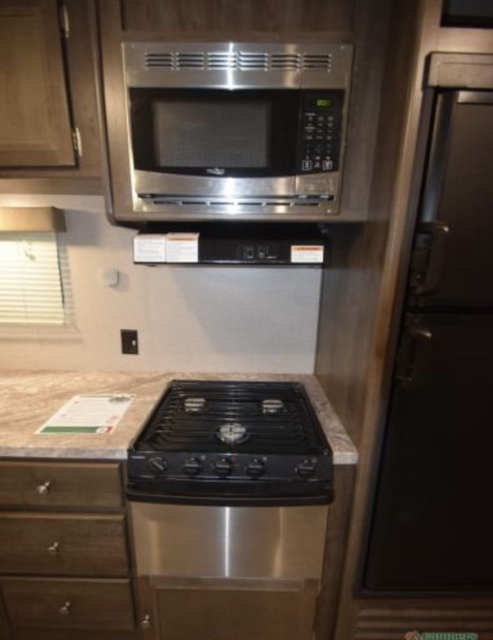 Photo 15 - 2018 Dutchman Travel Trailer rental photo 17