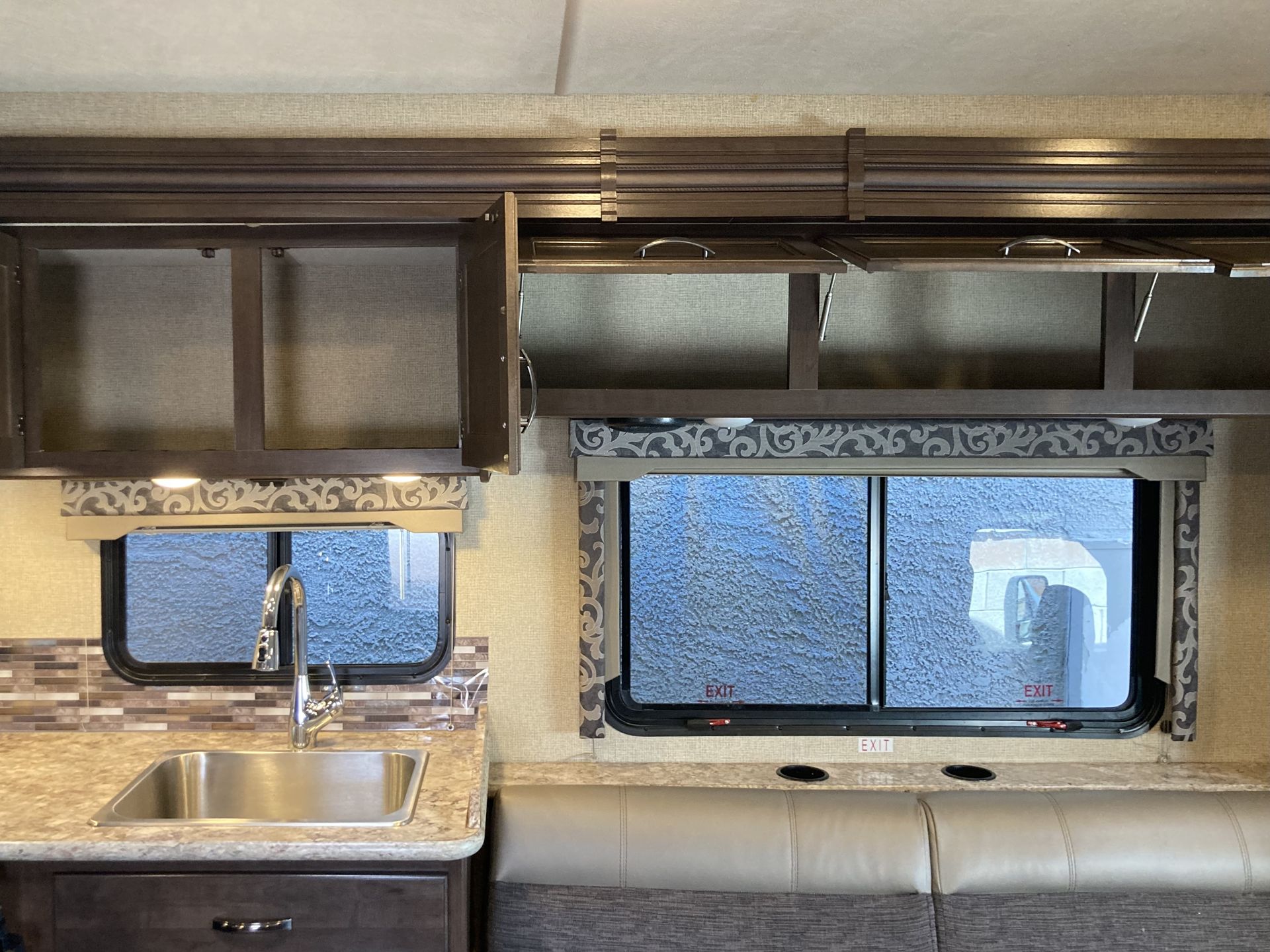Photo 1 - 2018 Ford Class C Motorhome rental photo 3