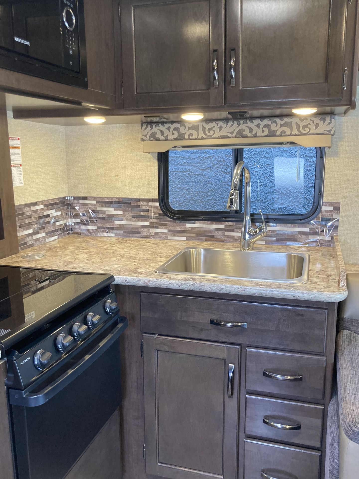 Photo 3 - 2018 Ford Class C Motorhome rental photo 5