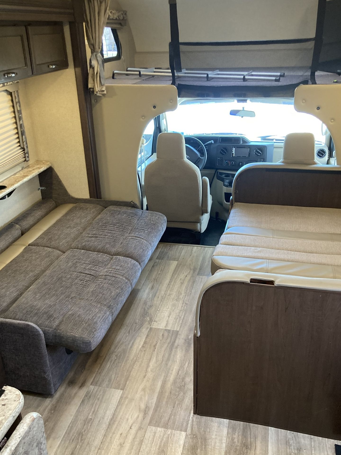 Photo 4 - 2018 Ford Class C Motorhome rental photo 6
