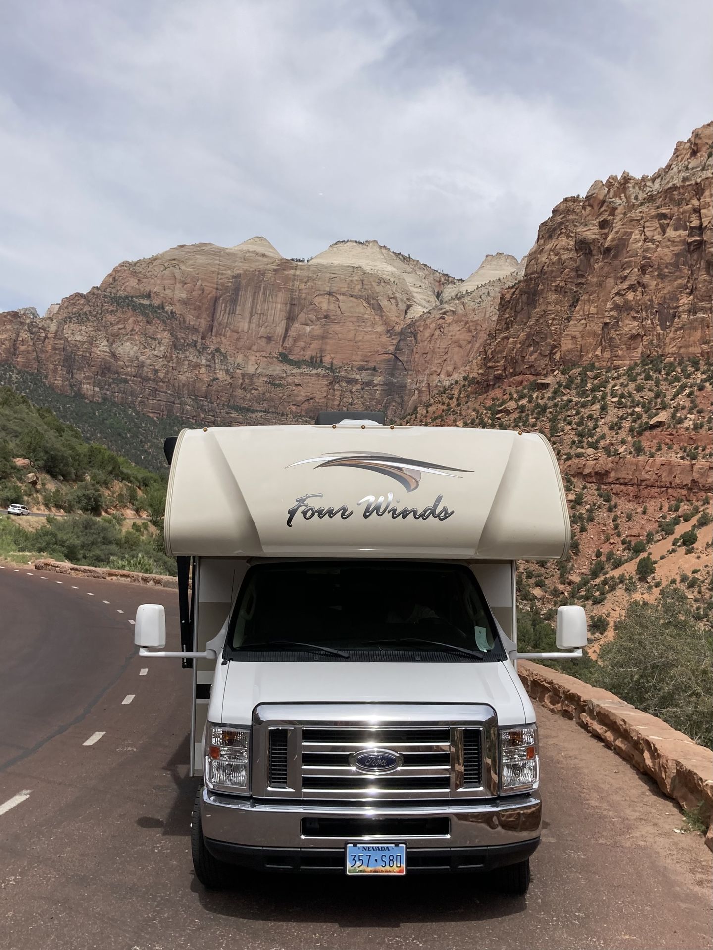 Photo 8 - 2018 Ford Class C Motorhome rental photo 10