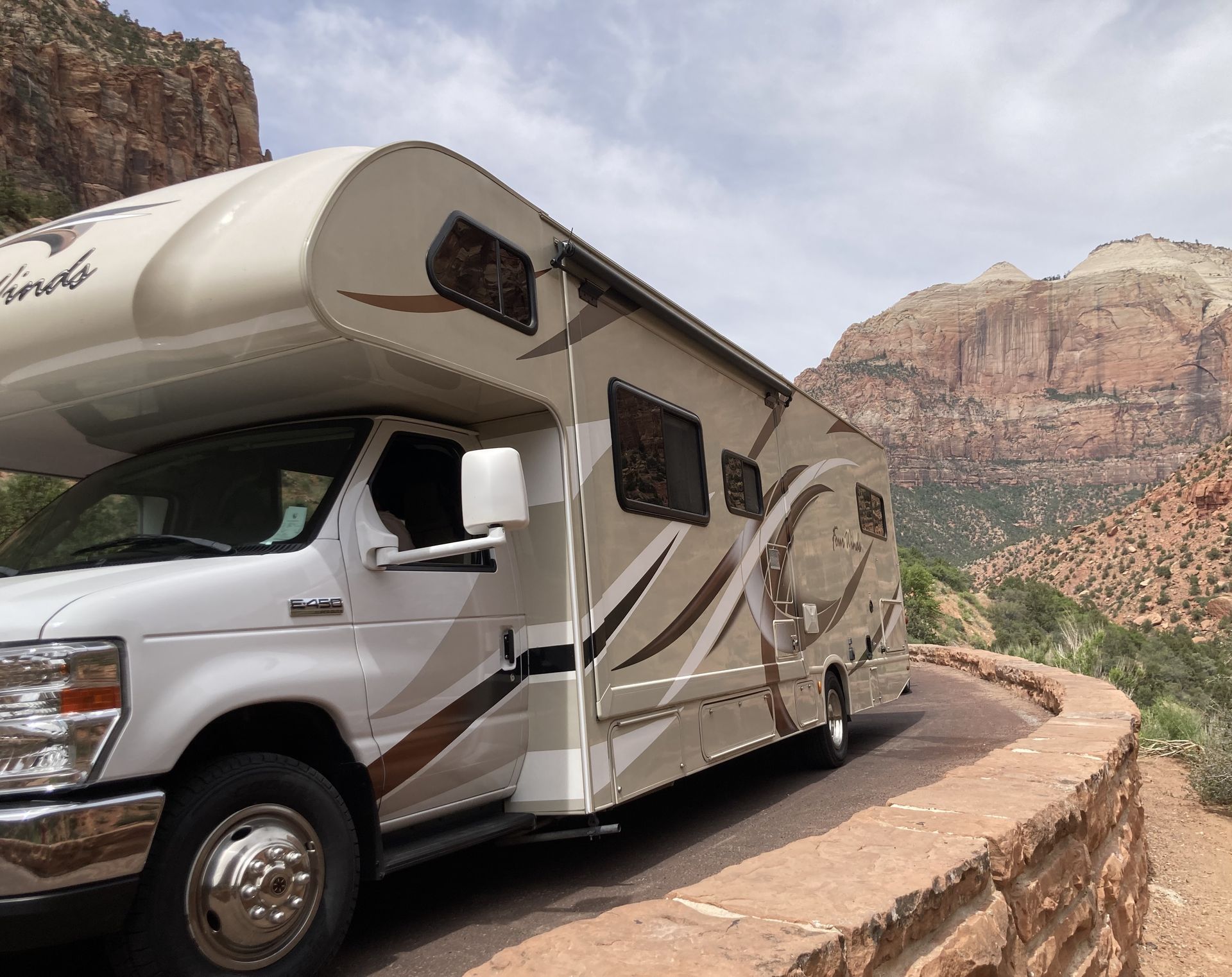 Photo 15 - 2018 Ford Class C Motorhome rental photo 17