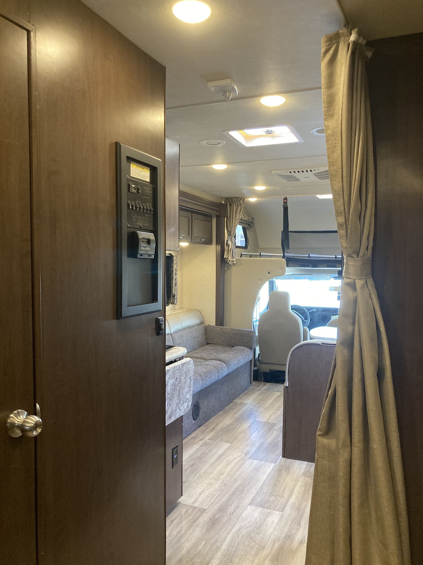 Photo 24 - 2018 Ford Class C Motorhome rental photo 26