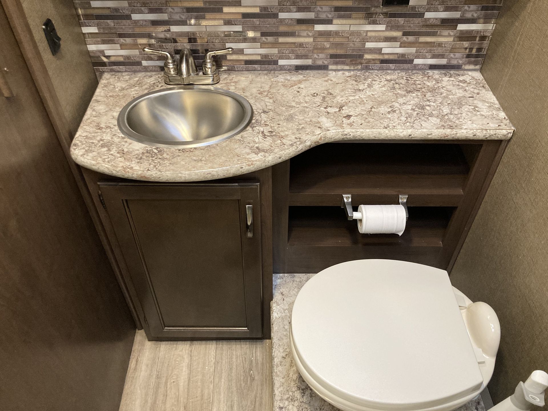 Photo 25 - 2018 Ford Class C Motorhome rental photo 27