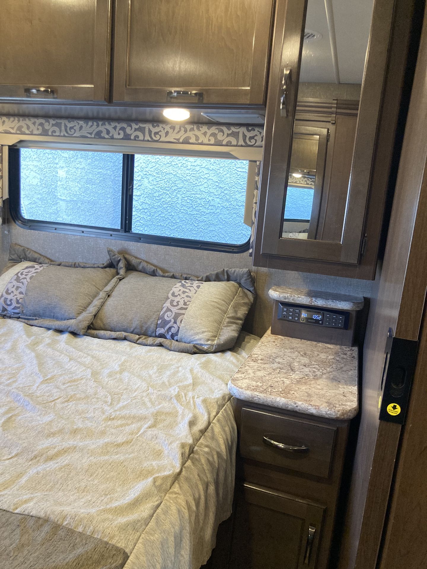 Photo 27 - 2018 Ford Class C Motorhome rental photo 29