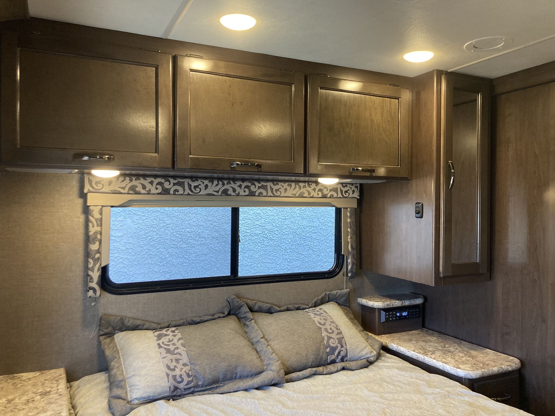 Photo 31 - 2018 Ford Class C Motorhome rental photo 33