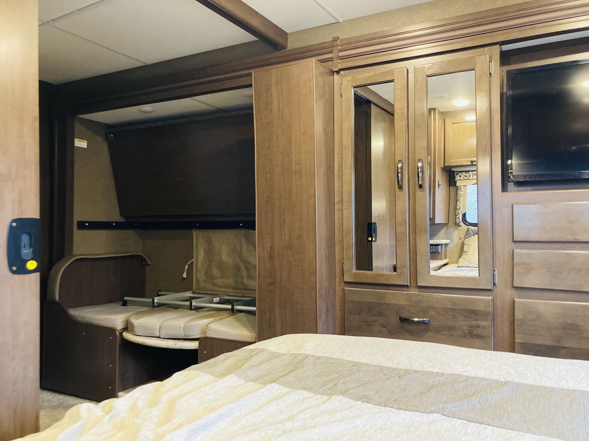 Photo 32 - 2018 Ford Class C Motorhome rental photo 34