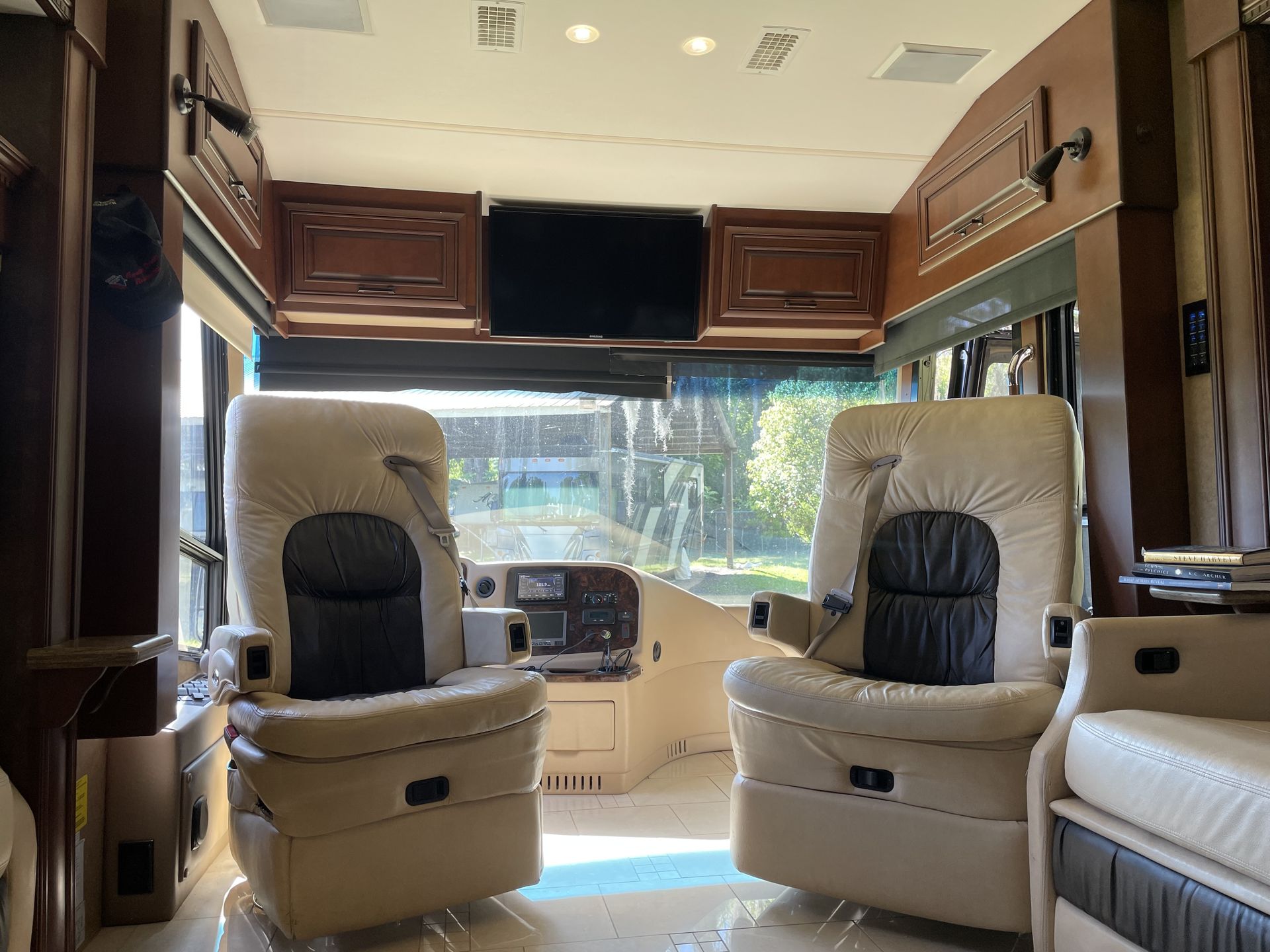 Photo 10 - 2013 Entegra Coach Class A Motorhome rental photo 11