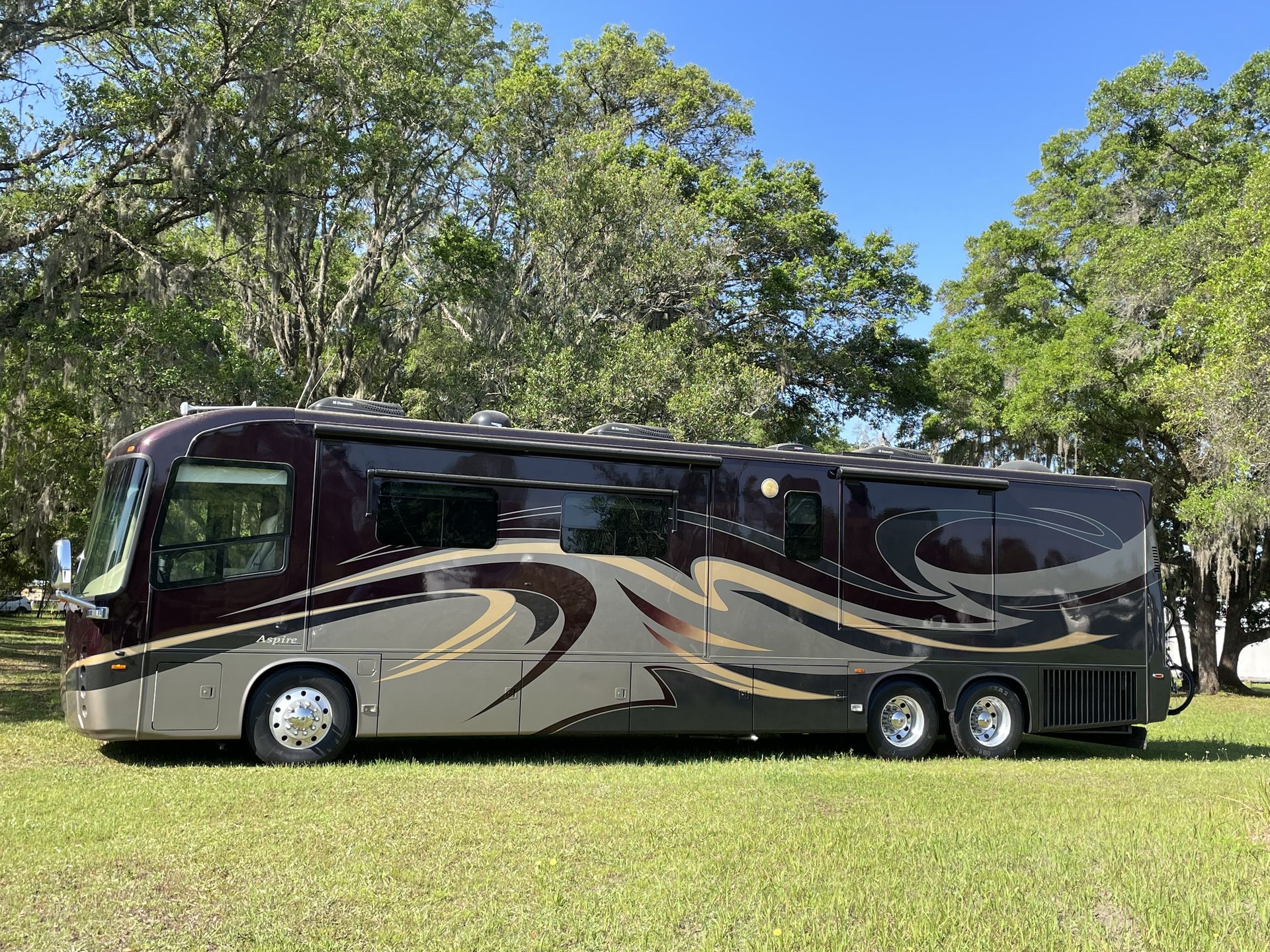 Photo 18 - 2013 Entegra Coach Class A Motorhome rental photo 18