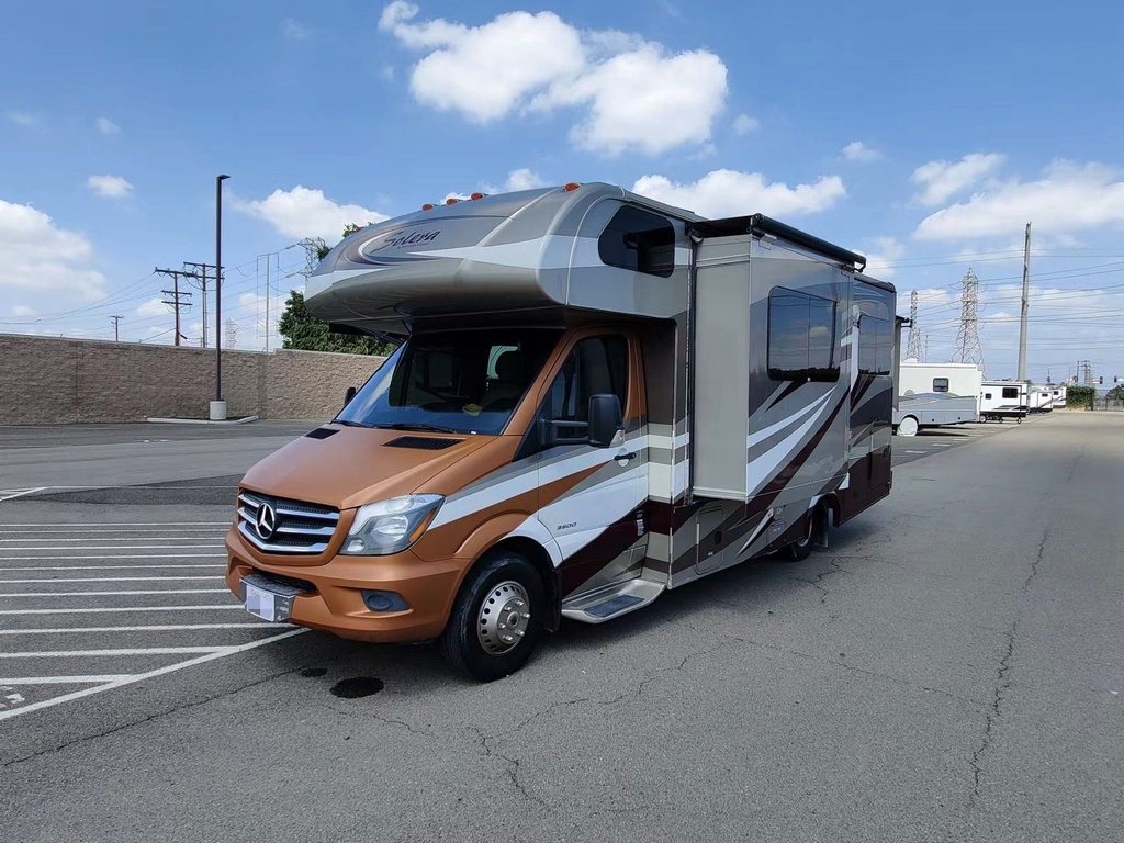 Photo 3 - 2014 Mercedes-Benz Class C Motorhome rental photo 5