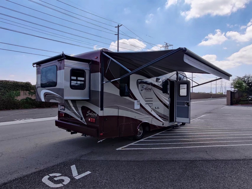 Photo 4 - 2014 Mercedes-Benz Class C Motorhome rental photo 6
