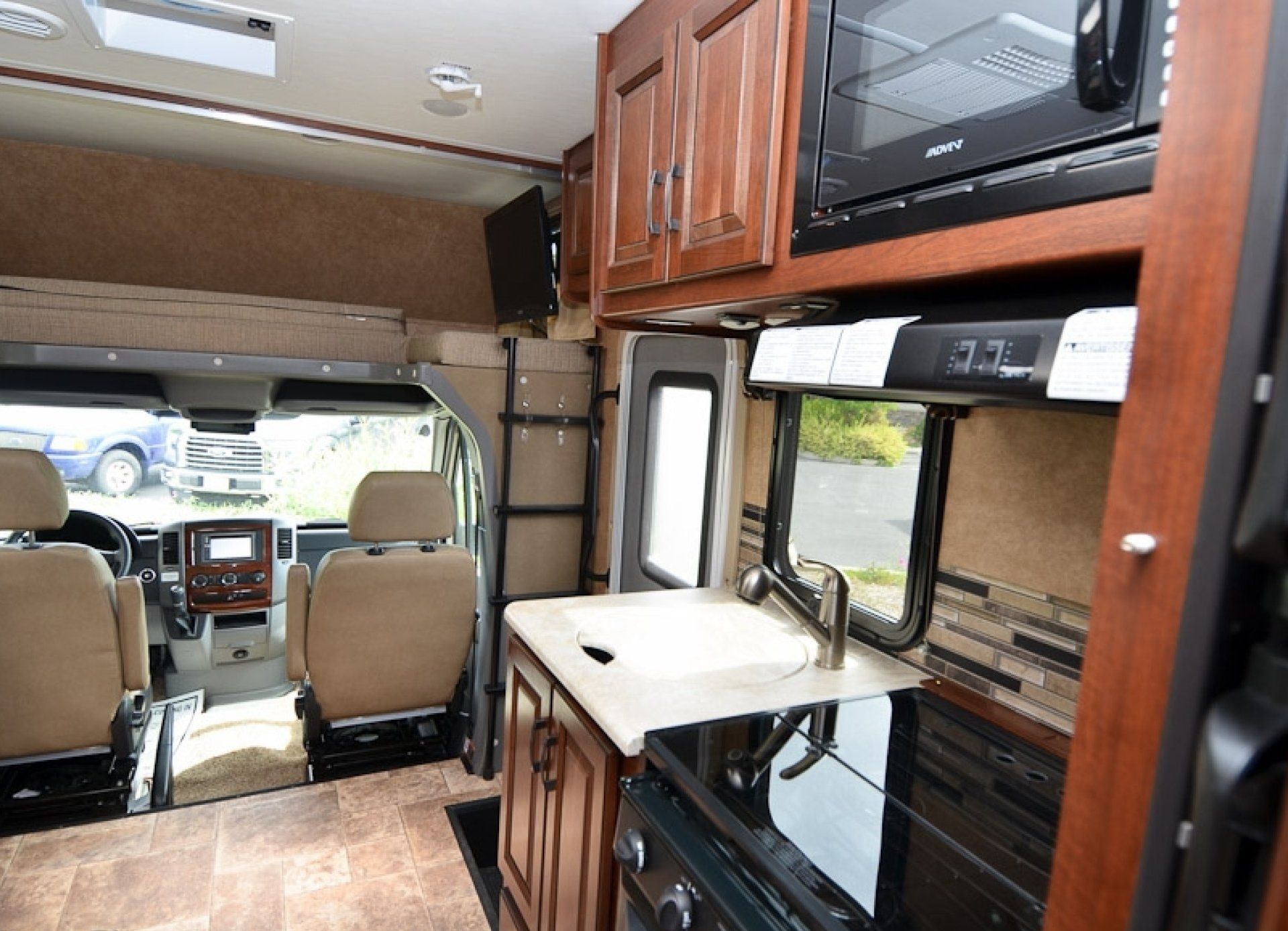 Photo 12 - 2014 Mercedes-Benz Class C Motorhome rental photo 14