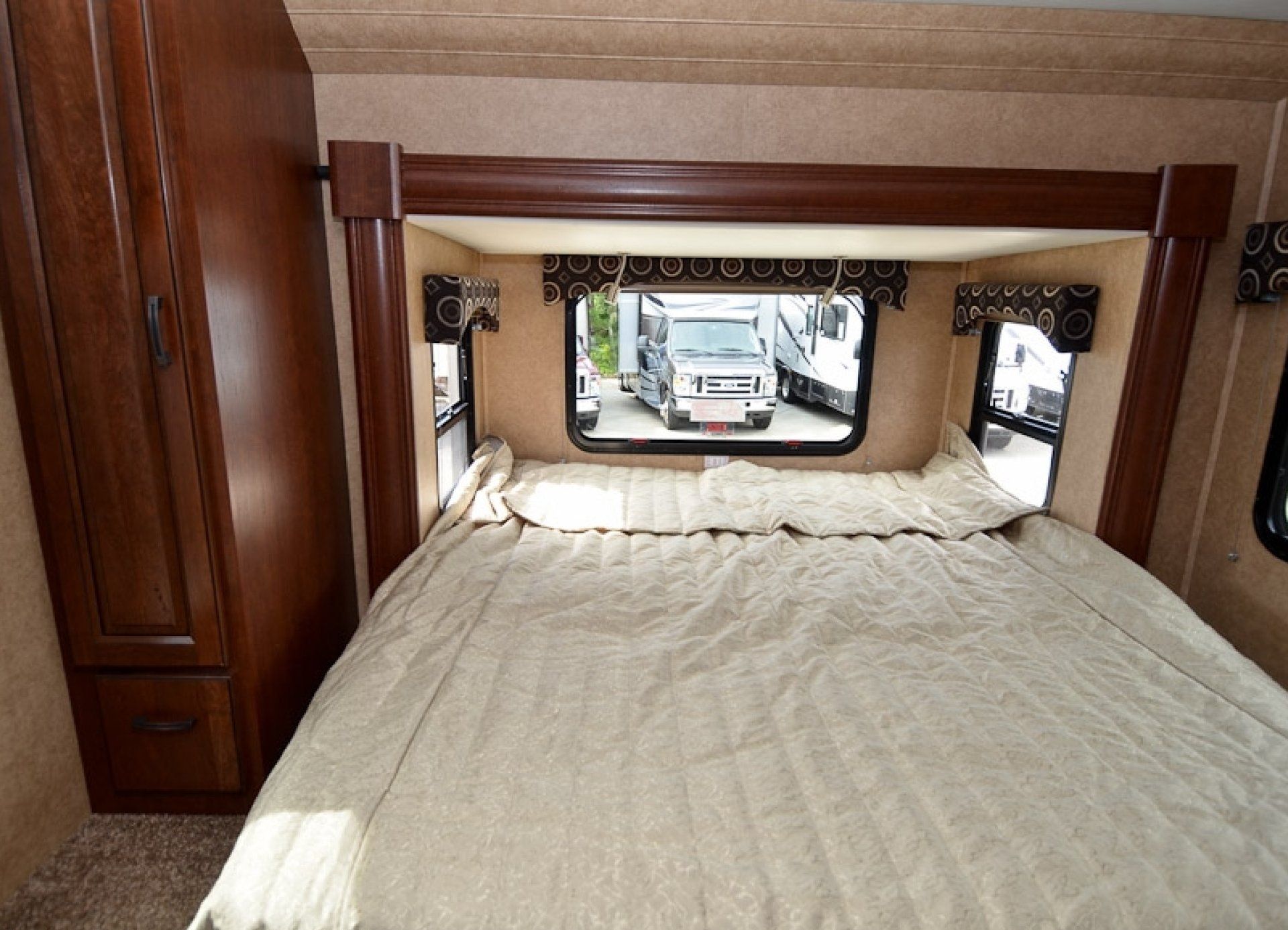 Photo 15 - 2014 Mercedes-Benz Class C Motorhome rental photo 17