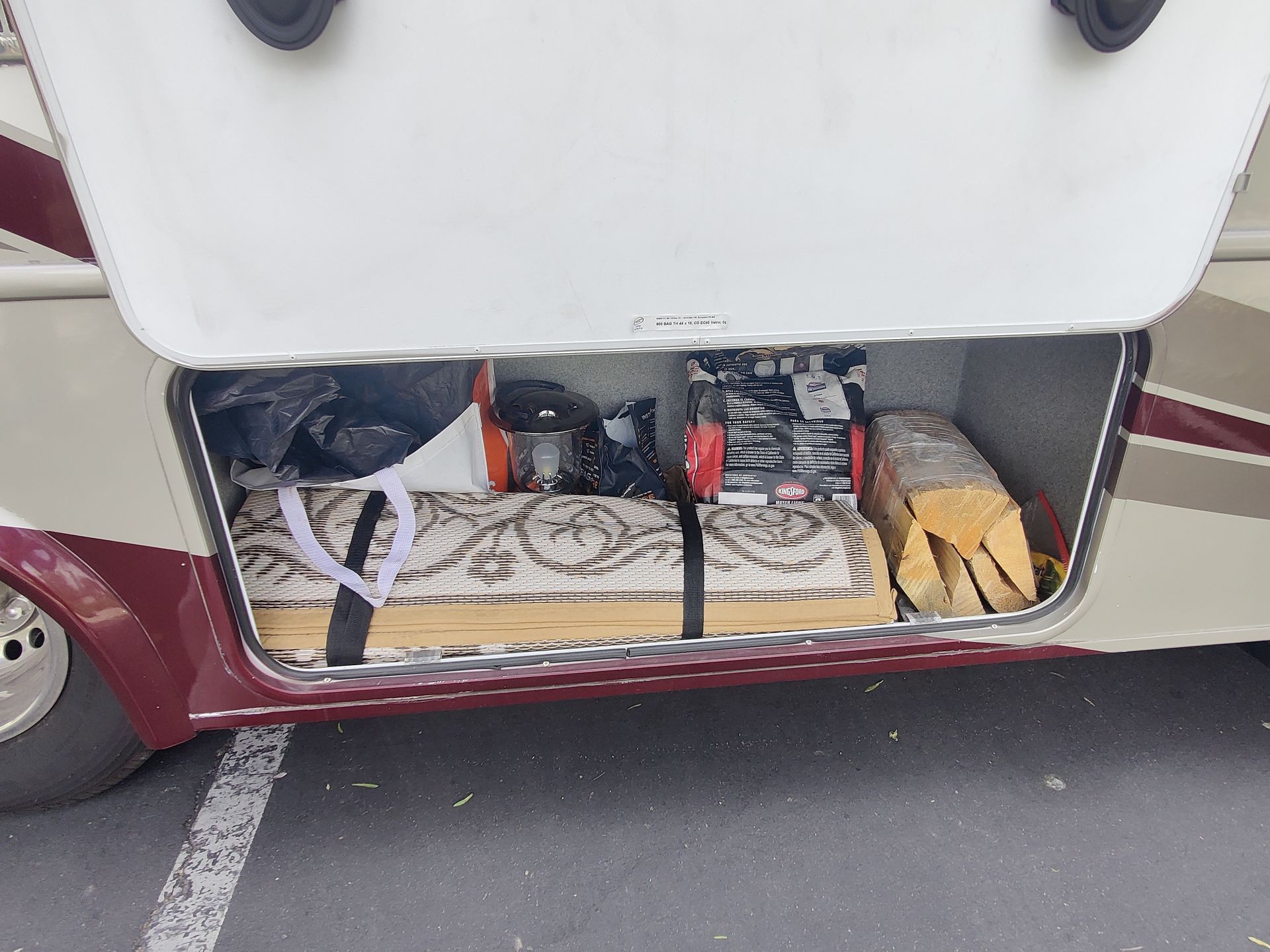 Photo 18 - 2014 Mercedes-Benz Class C Motorhome rental photo 20