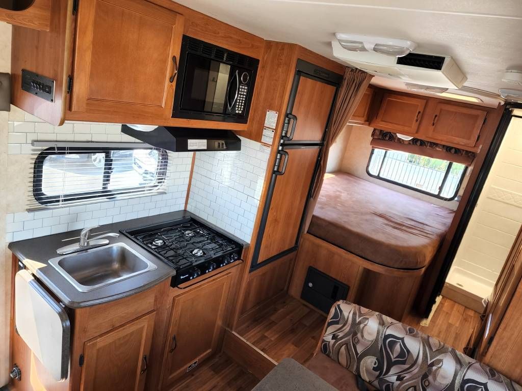 Photo 1 - 2011 Coachmen Class C Motorhome rental photo 14