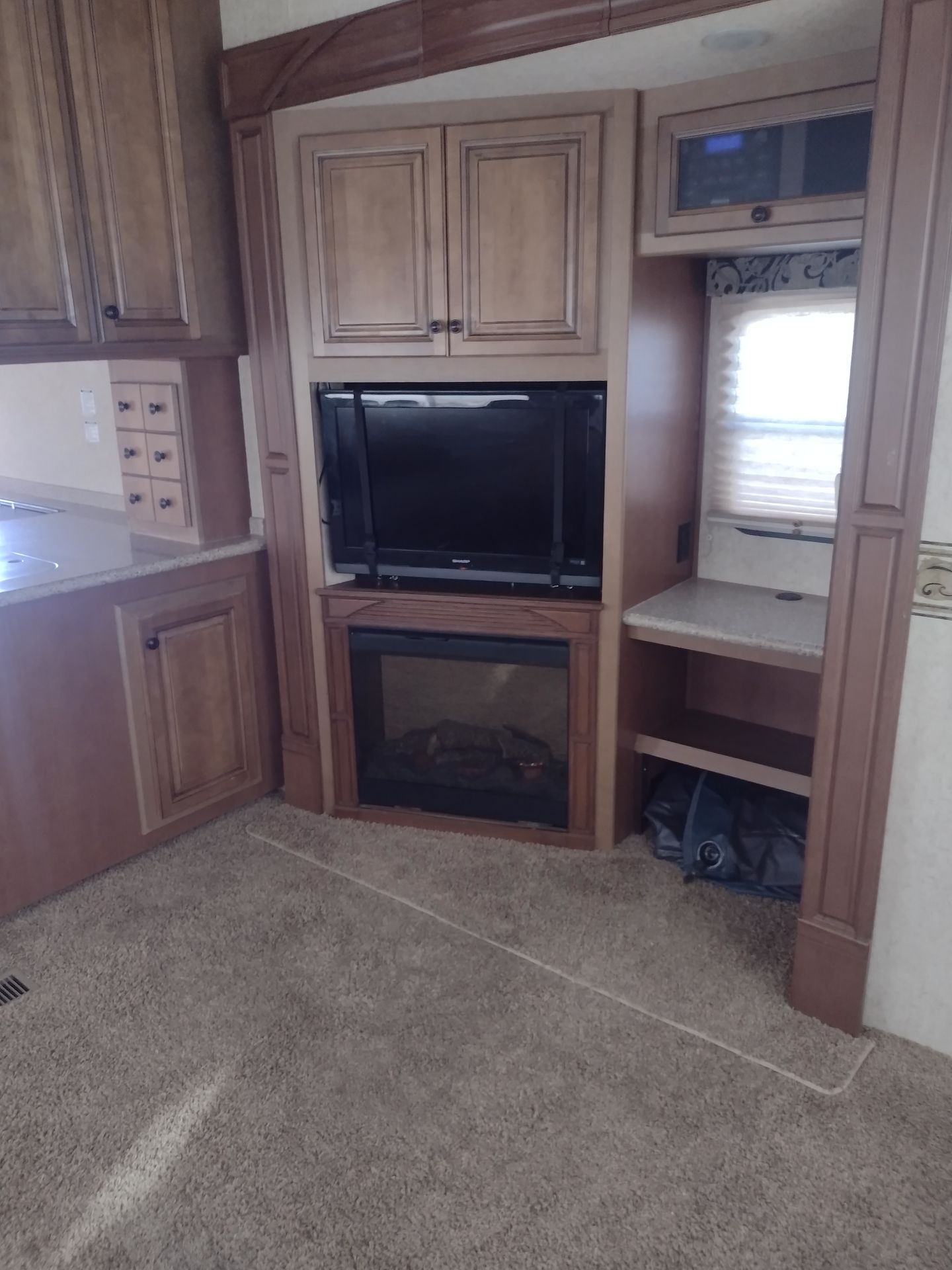 Photo 1 - 2011 Heartland Fifth Wheel rental photo 3