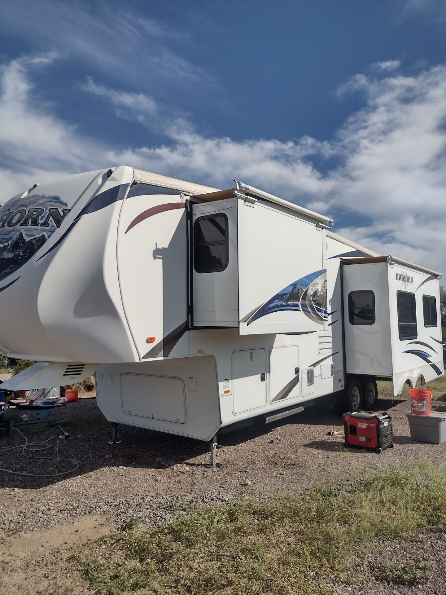 Photo 12 - 2011 Heartland Fifth Wheel rental photo 14