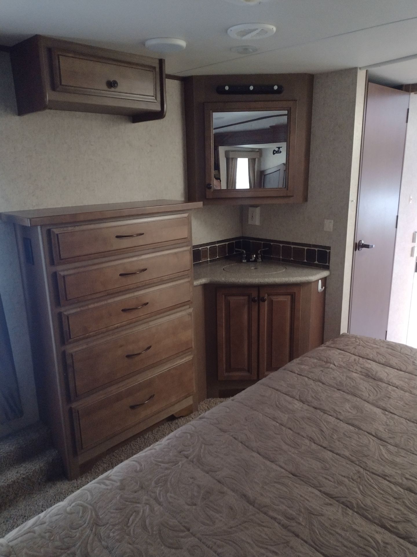 Photo 15 - 2011 Heartland Fifth Wheel rental photo 17