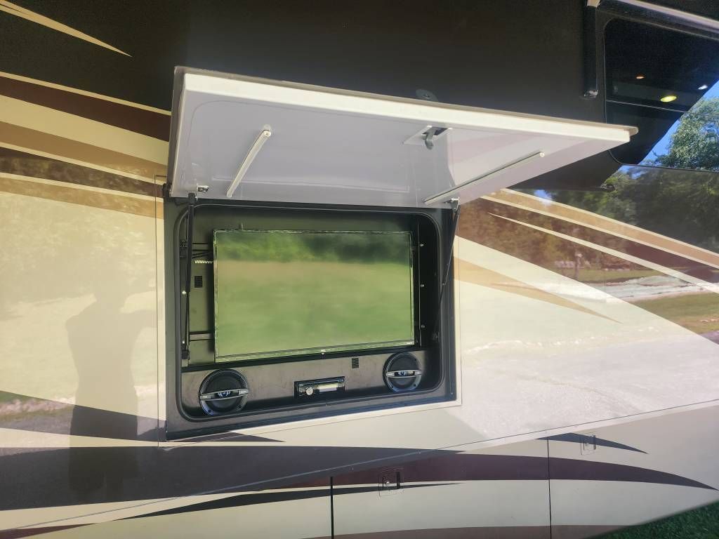 Photo 2 - 2014 Entegra Coach Class A Motorhome rental photo 4