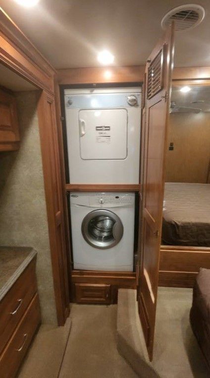 Photo 3 - 2015 Tiffin Motorhomes Class A Motorhome rental photo 5