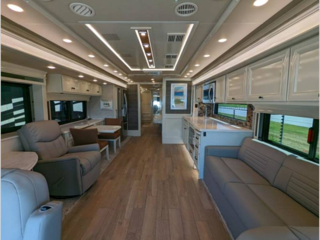 Photo 2 - 2020 Tiffin Motorhomes Class A Motorhome rental photo 10