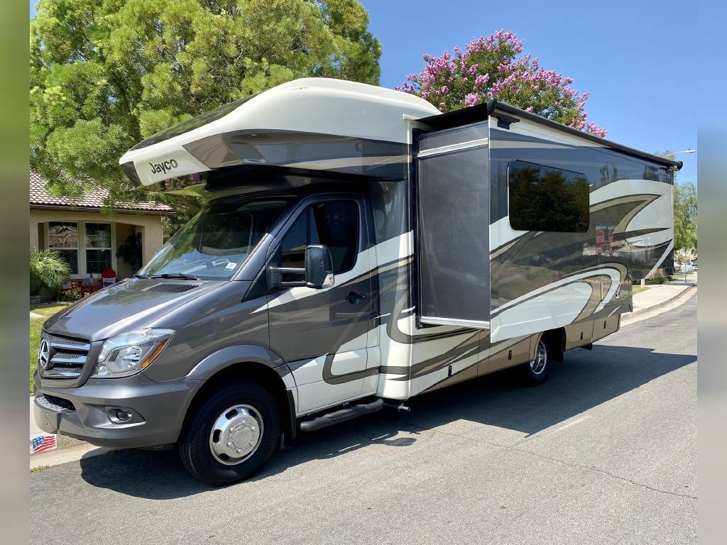 Photo 2 - 2020 Jayco Class C Motorhome rental photo 27