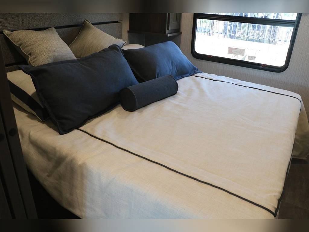 Photo 6 - 2023 Coachmen Class A Motorhome rental photo 8