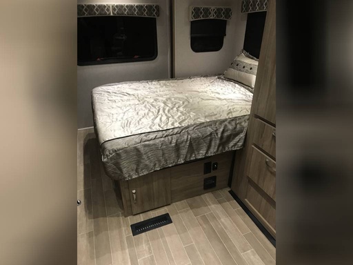 2020 Dynamax Corp ISATA 3 SERIES 24FW Class C Motorhome for rent in Eufaula, AL
