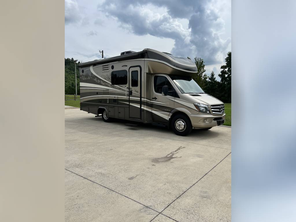 Photo 4 - 2020 Dynamax Corp Class C Motorhome rental photo 6