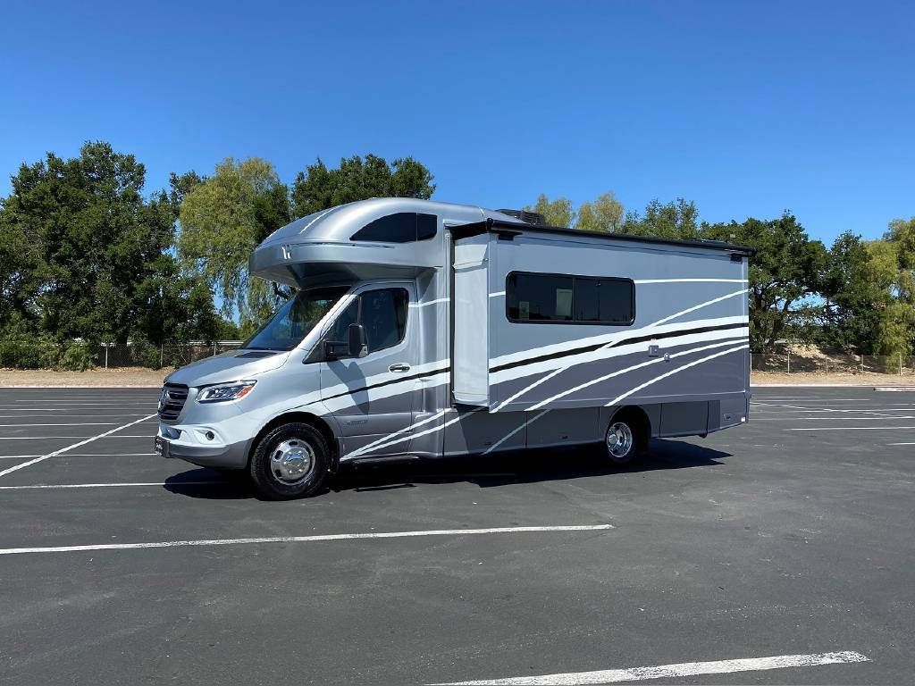Photo 0 - 2022 Winnebago Class C Motorhome rental photo 2