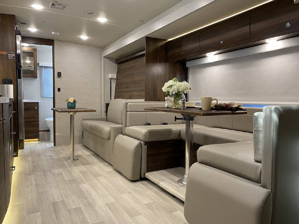 Photo 2 - 2022 Winnebago Class C Motorhome rental photo 4