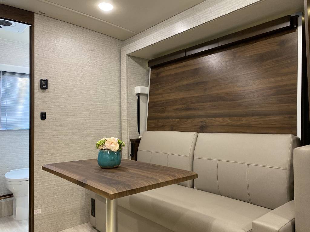 Photo 5 - 2022 Winnebago Class C Motorhome rental photo 7