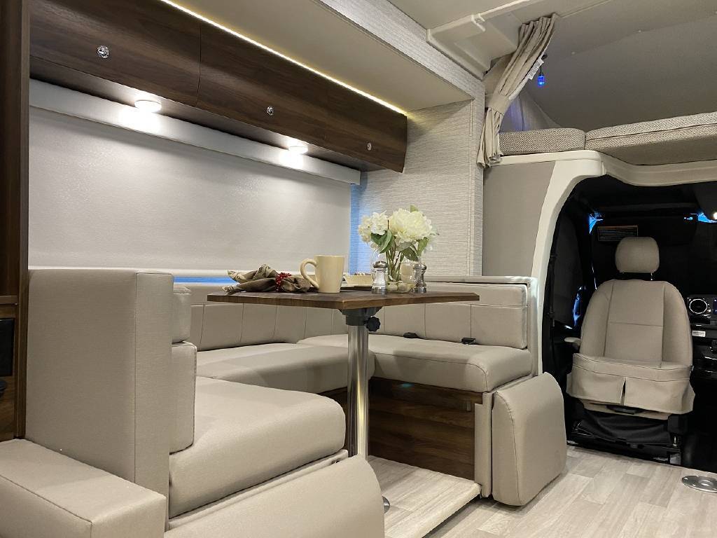 Photo 6 - 2022 Winnebago Class C Motorhome rental photo 8
