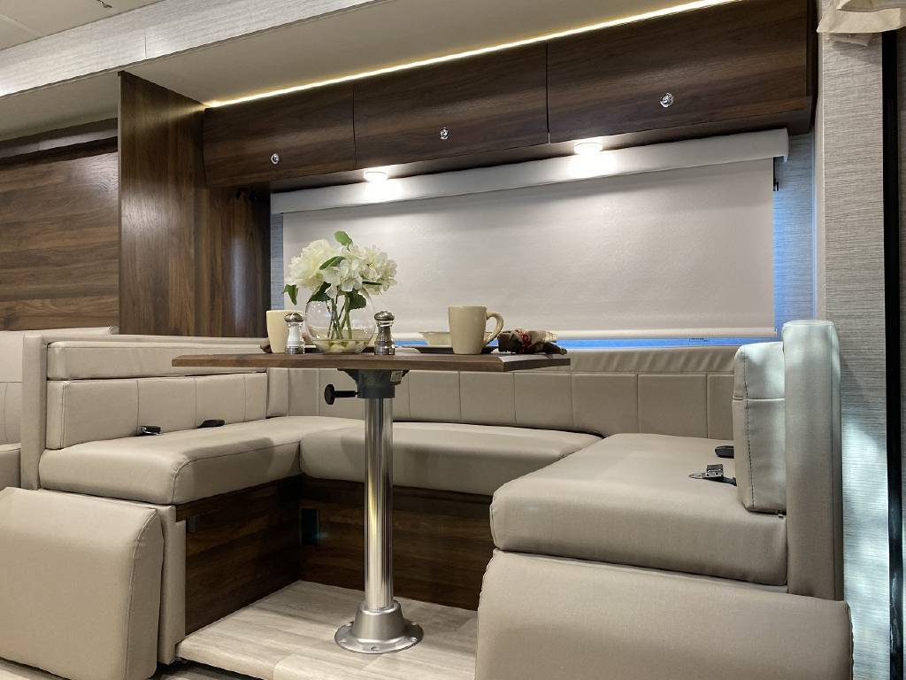 Photo 8 - 2022 Winnebago Class C Motorhome rental photo 10