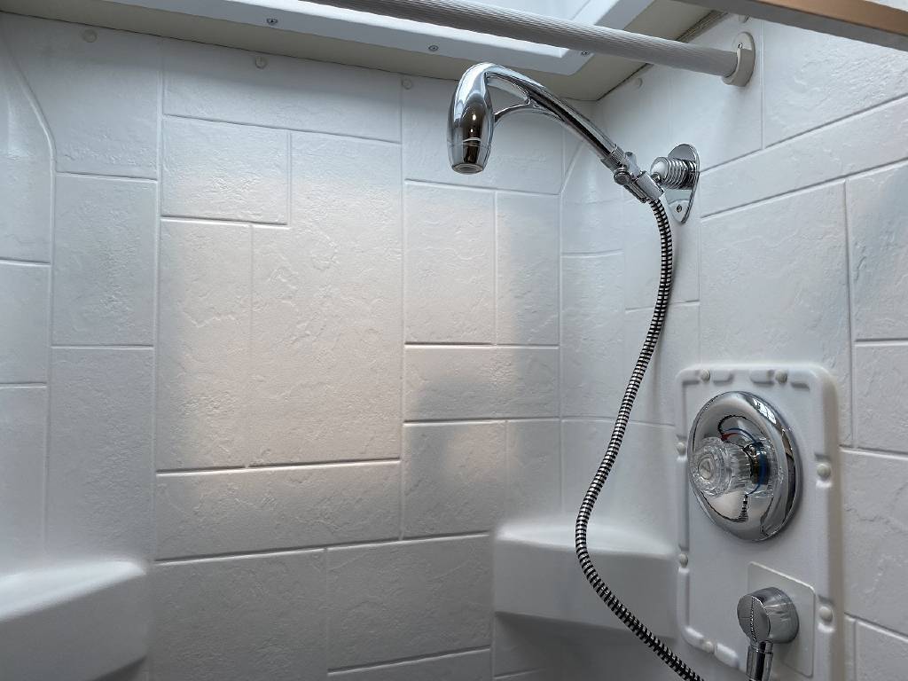 Photo 11 - 2022 Winnebago Class C Motorhome rental photo 13