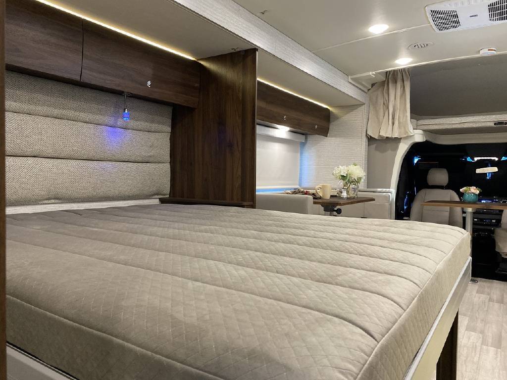 Photo 17 - 2022 Winnebago Class C Motorhome rental photo 19