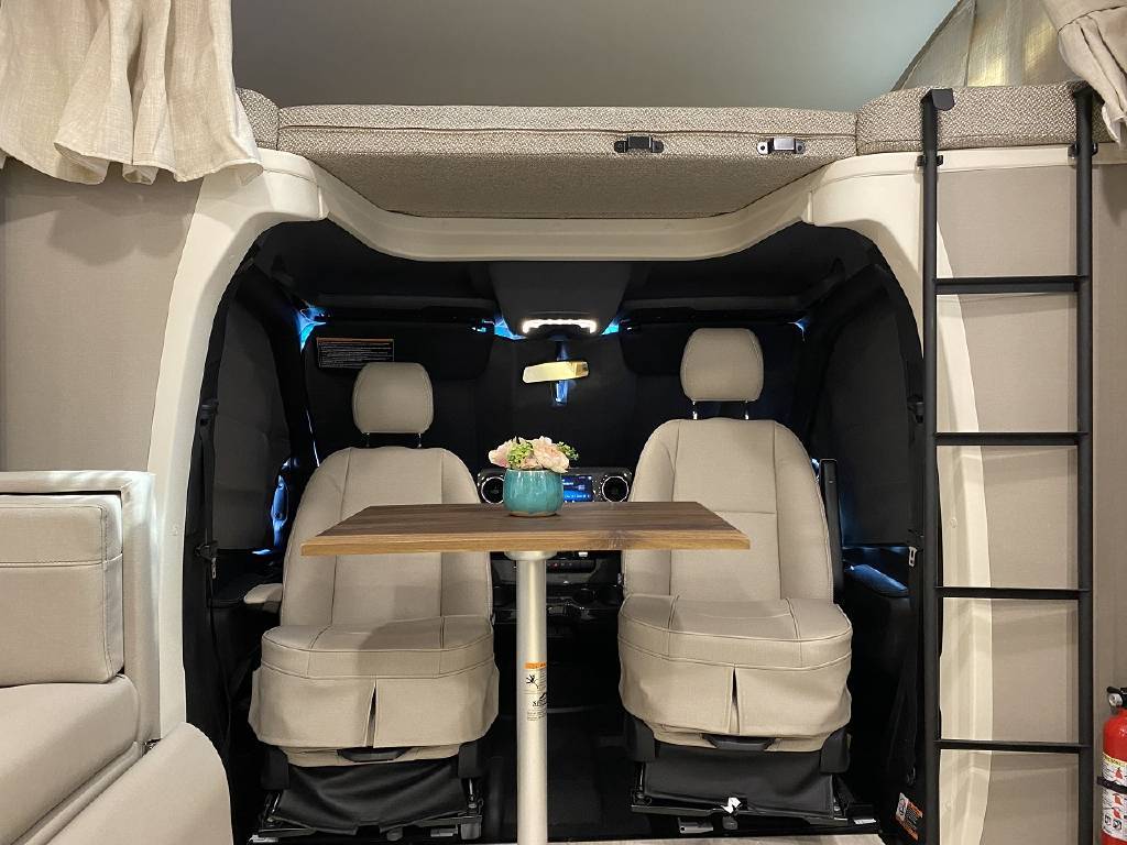 Photo 19 - 2022 Winnebago Class C Motorhome rental photo 21