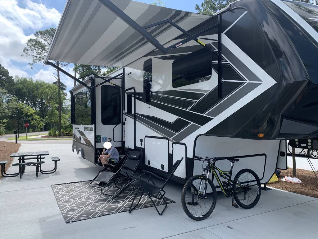 Photo 2 - 2021 Grand Design Fifth Wheel rental photo 9