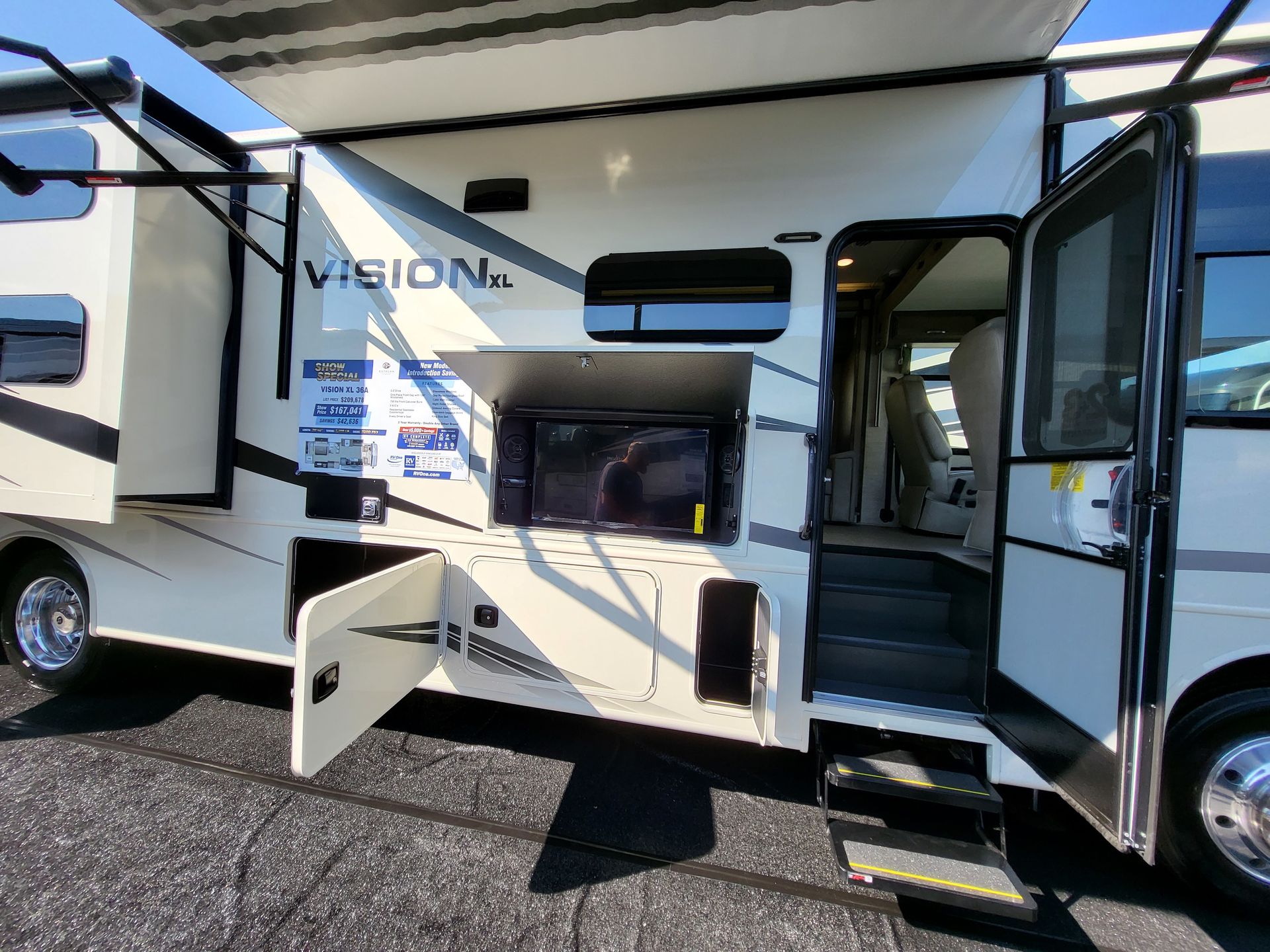 Photo 3 - 2025 Entegra Coach Class A Motorhome rental photo 12