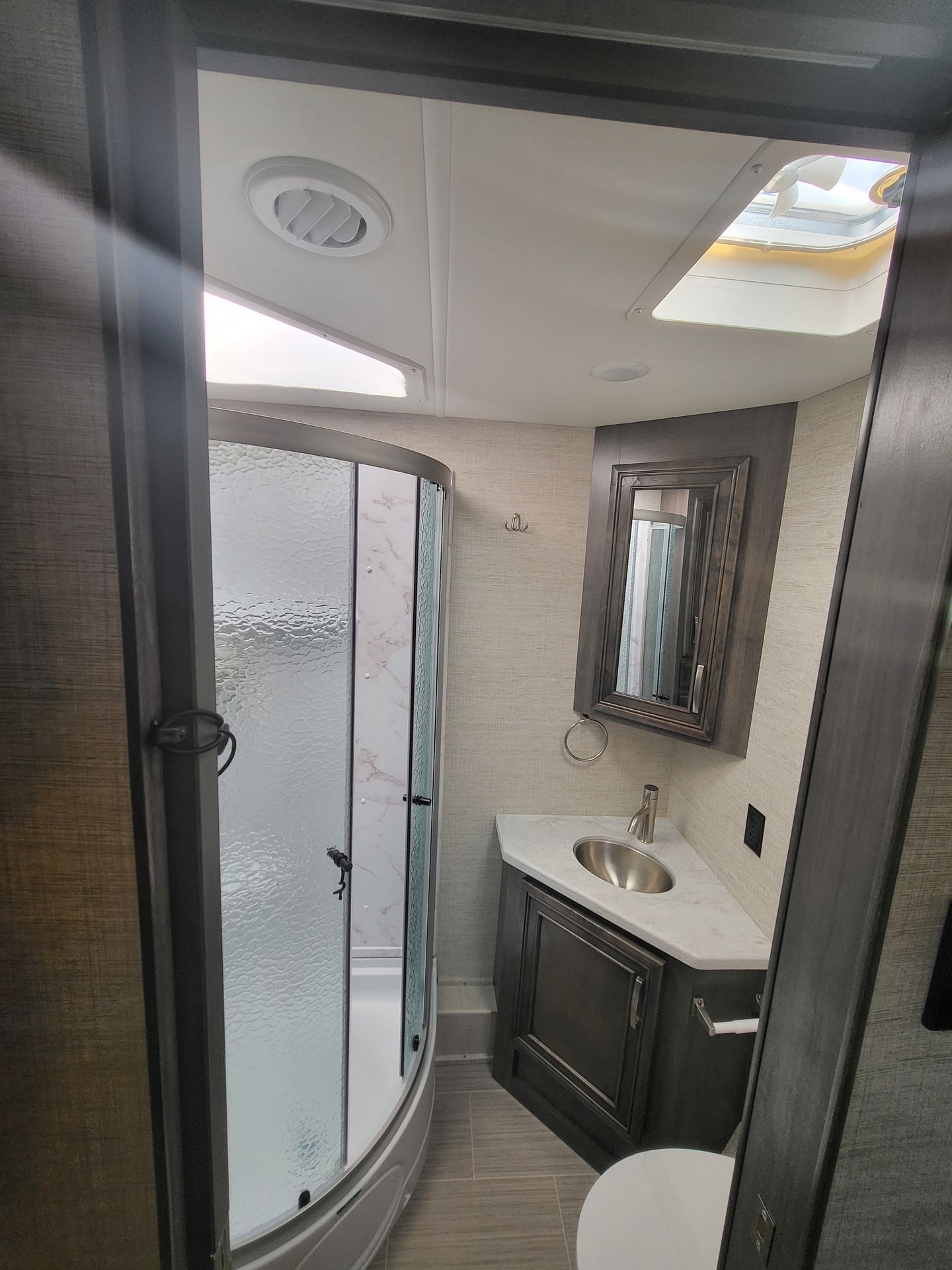 Photo 3 - 2025 Entegra Coach Class A Motorhome rental photo 17