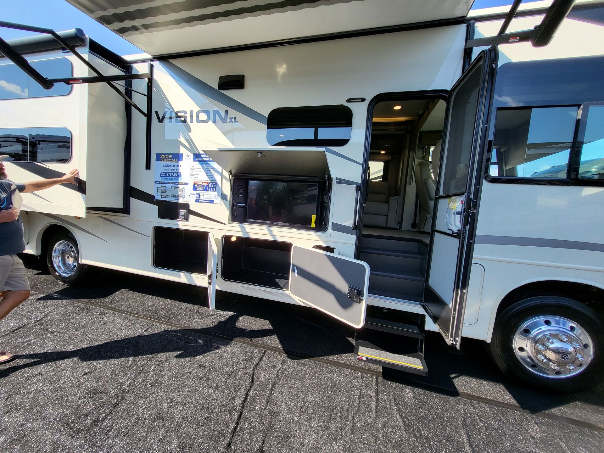 Photo 4 - 2025 Entegra Coach Class A Motorhome rental photo 20