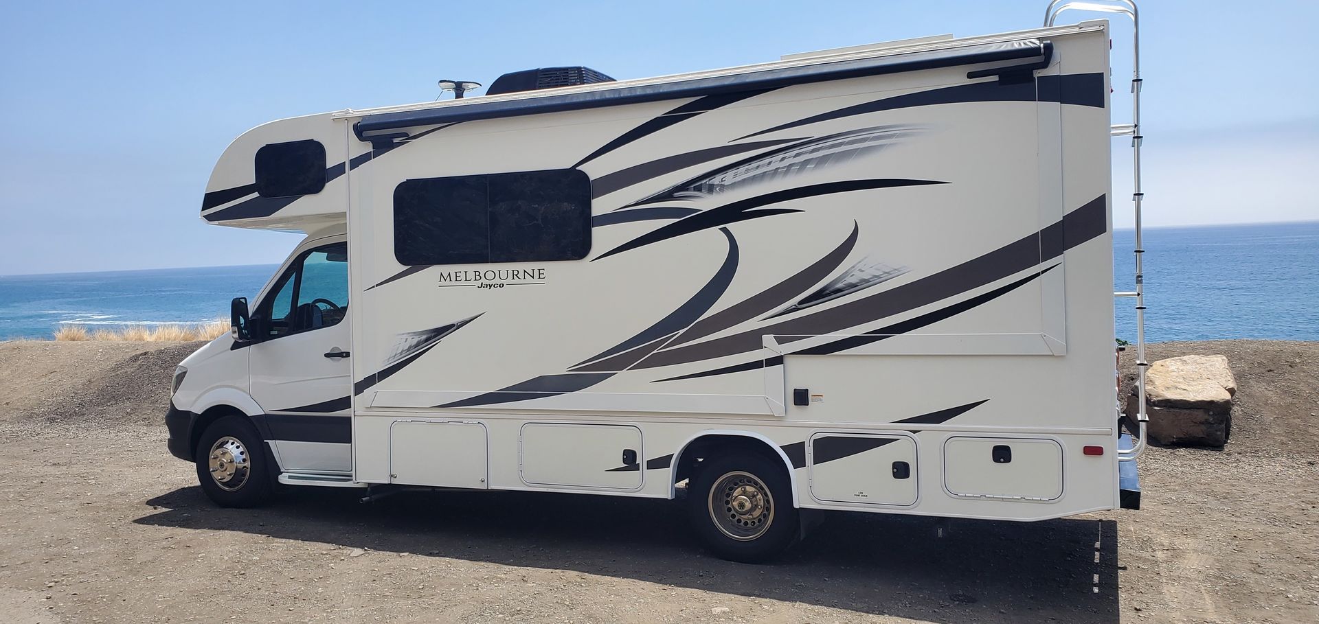 Photo 5 - 2019 Jayco Class C Motorhome rental photo 6