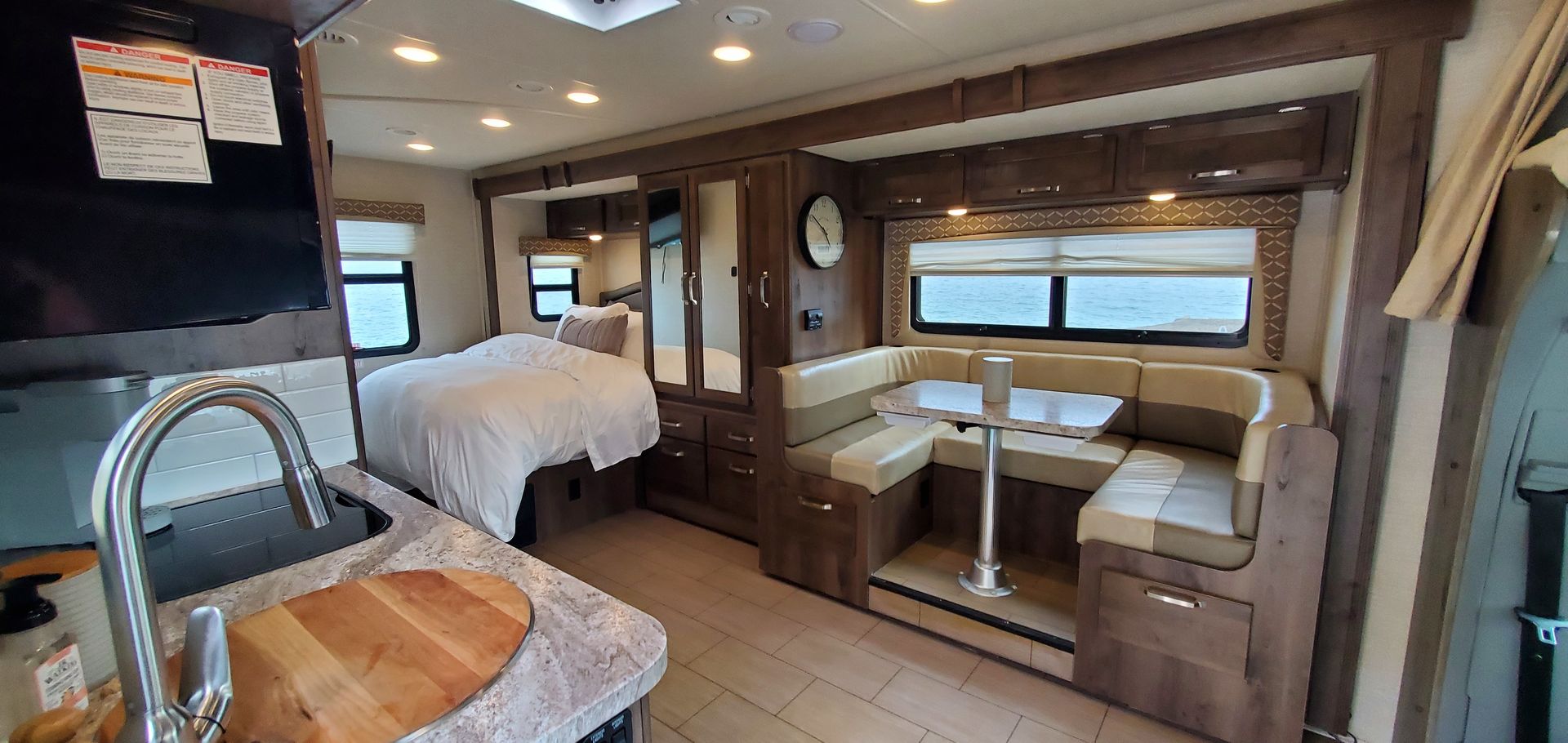 Photo 9 - 2019 Jayco Class C Motorhome rental photo 10